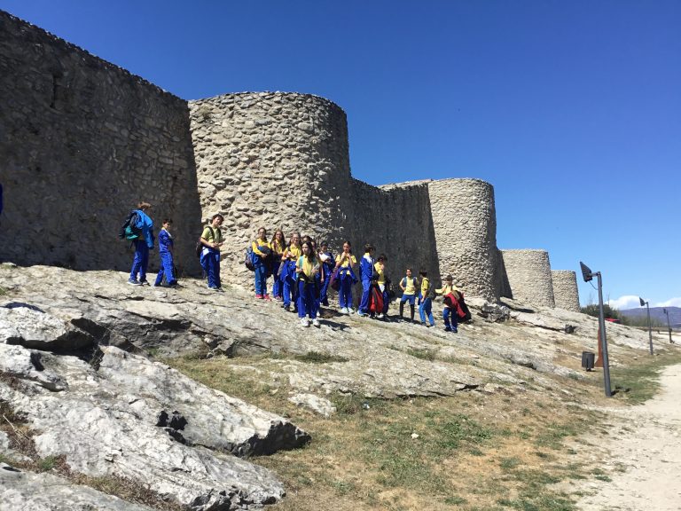 Cinquè visita el Castell de Claramunt i el Molí Paperer de Capellades