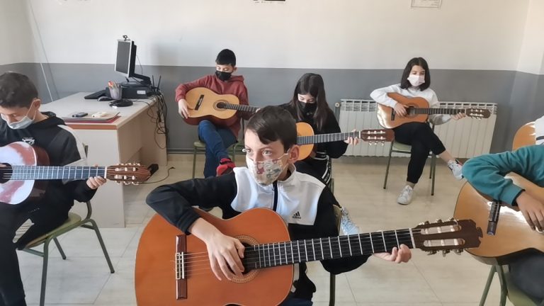 Fem música!