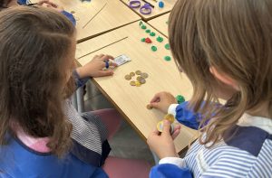 Taller de comprar i vendre a 2n: aprendre jugant!