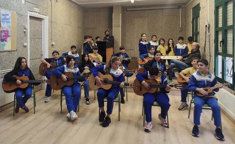 Practiquem amb el piano i la guitarra