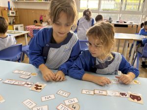 ENDEVINALLES I POEMES A I5 PER DONAR LA BENVINGUDA A LA TARDOR