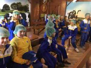 Cinquè visita la fàbrica Danone i el tren del Parc del Riu