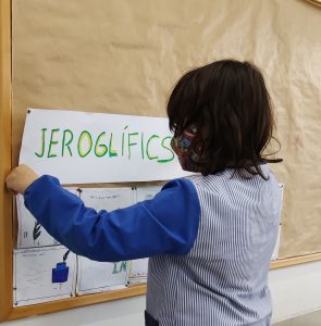 Ens divertim treballant els jeroglífics